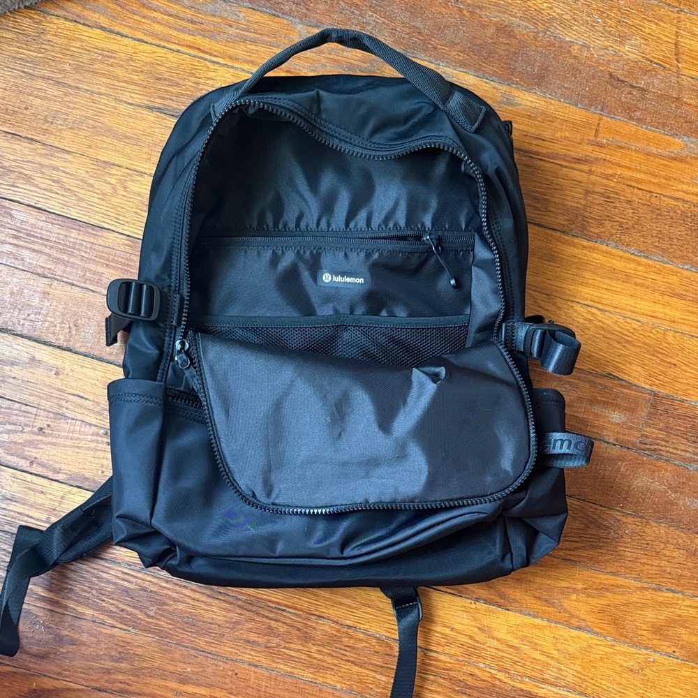lululemon athletica Black New Crew Backpack - Picture 2 of 9
